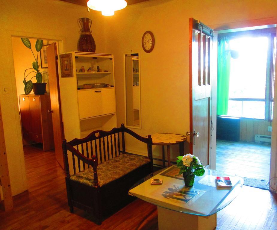 Retro 3-Bedroom Apt By Metro Station - 32 Nights Or More Only Laval Ngoại thất bức ảnh